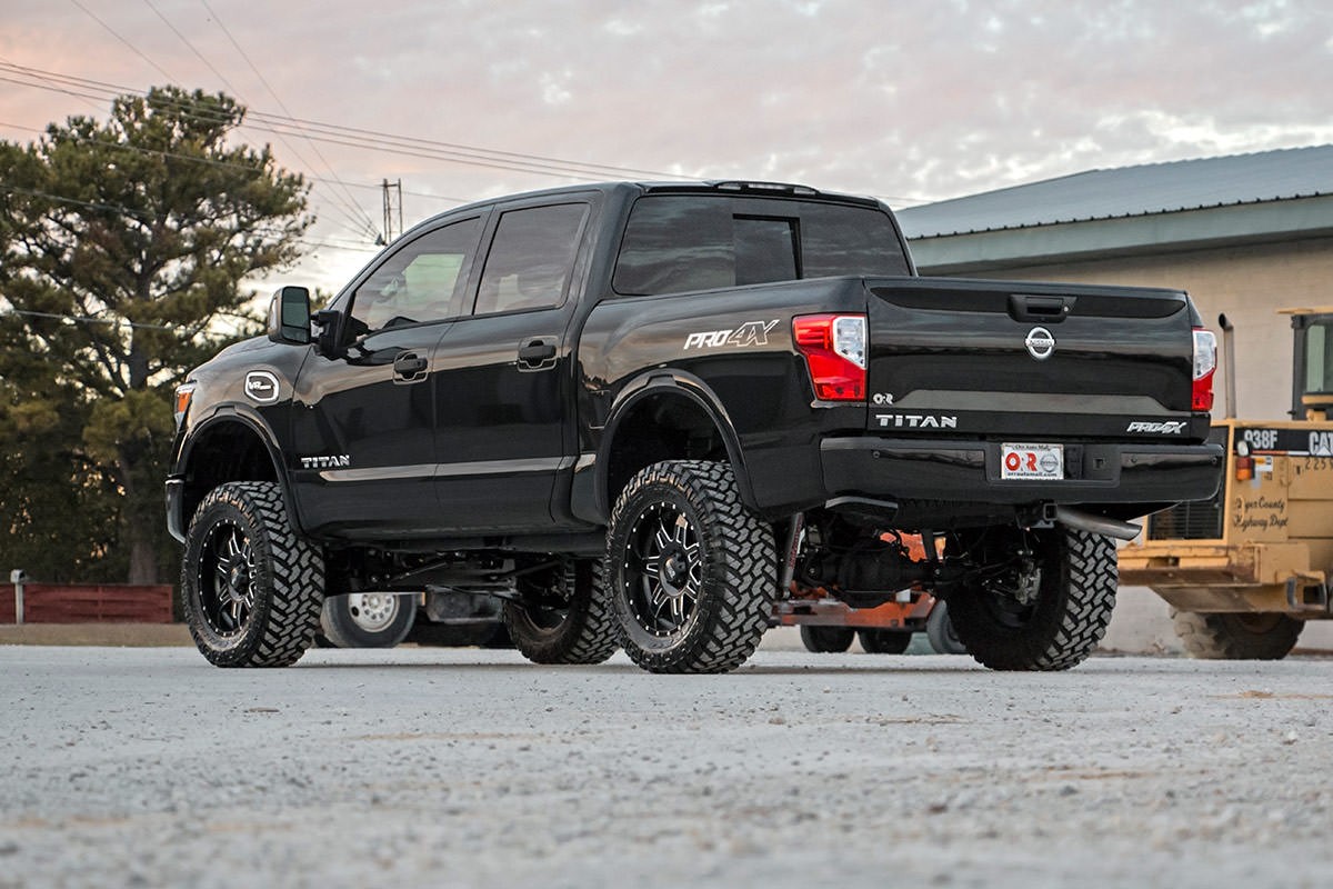 Rough Country 6in Suspension Lift Kit (2017+Titan 4WD - Non-XD